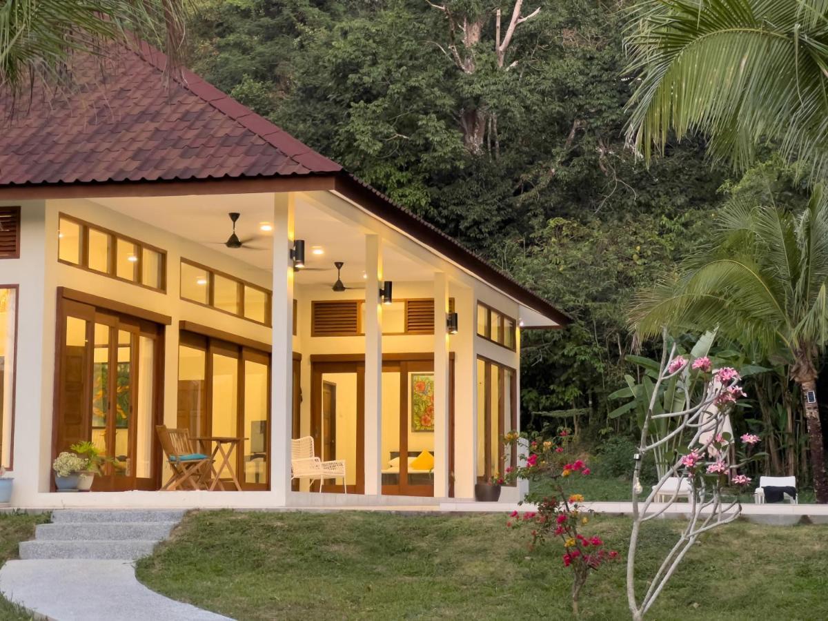 Villa Meranti - Spacious Private Pool Villa Pantai Cenang (Langkawi) Exterior foto