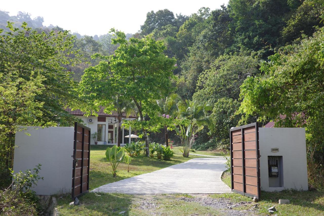 Villa Meranti - Spacious Private Pool Villa Pantai Cenang (Langkawi) Exterior foto